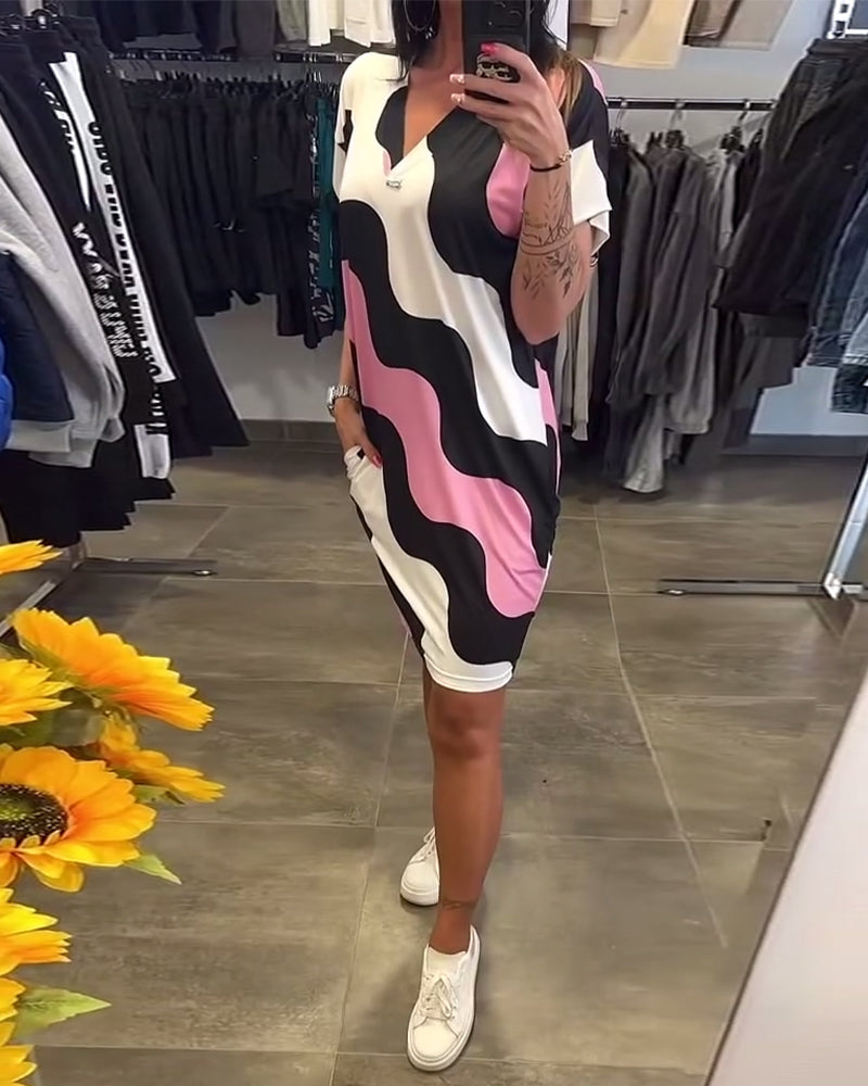 Mabel™ | Women’s V-Neck Dress with Wavy Print